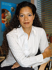 How tall is Jaye Griffiths?